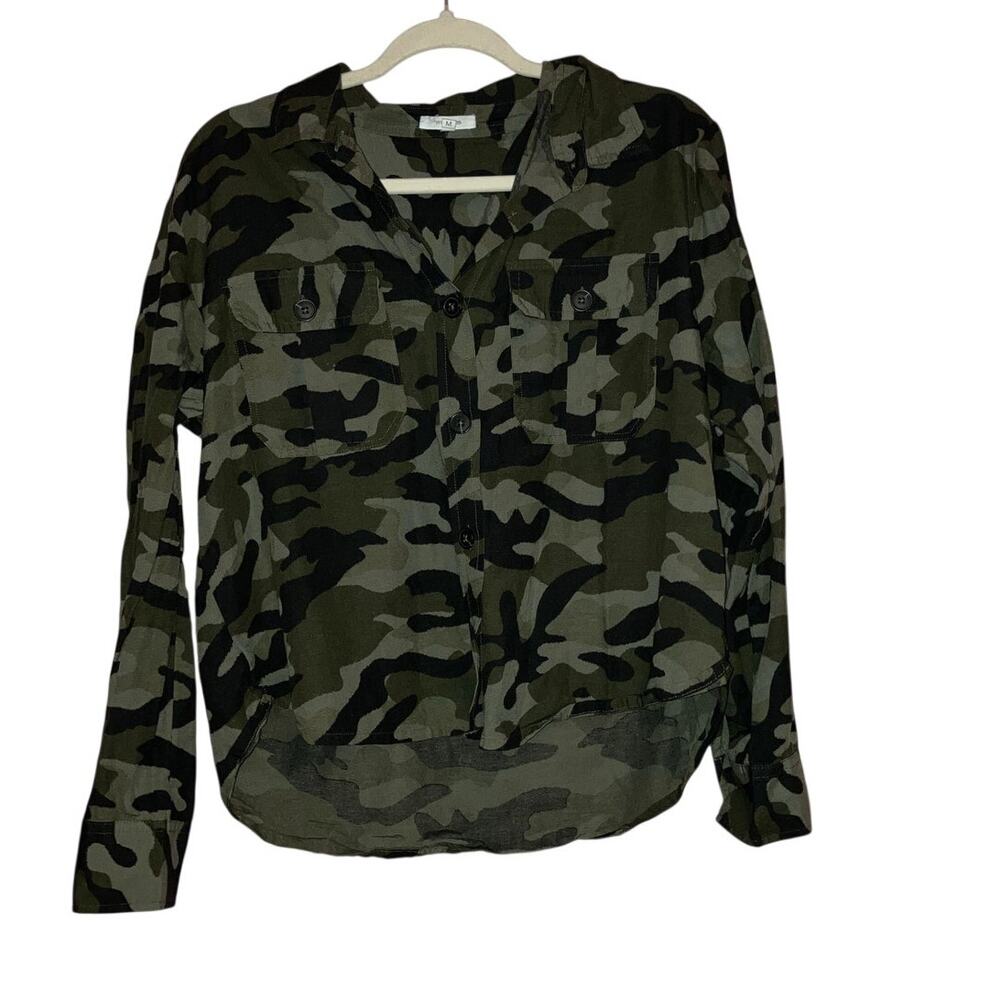 Maurices Button Front Camo Lightweight Top Size Medium